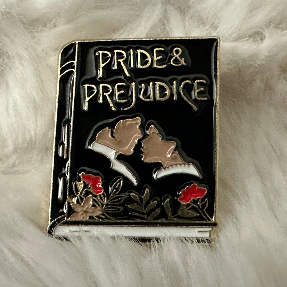 ❣️”Pride & Prejudice” Illustrated Book Cover Darcy & Elizabeth Enamel Pin
